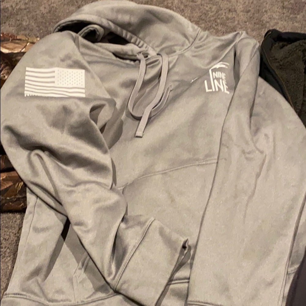 NINE LINE APPAREL🇺🇸GRAY SWEATSHIRT